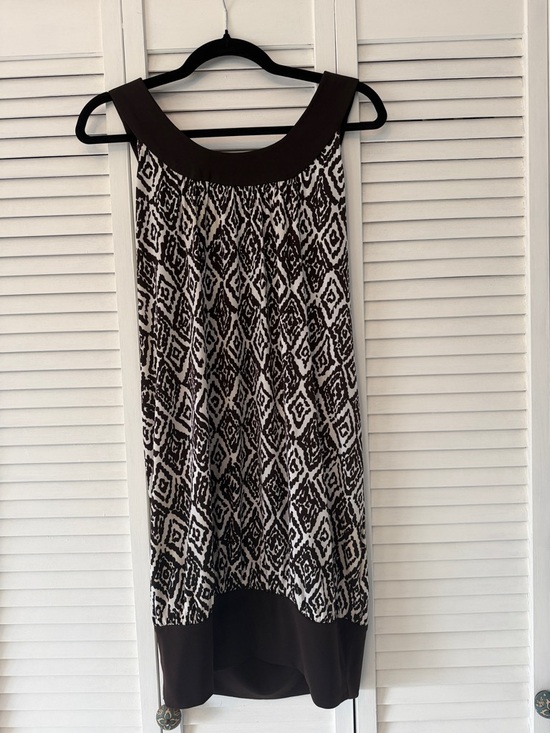 Iz Byer Dresses & Skirts - Flowy Brown and White Patterned Dress